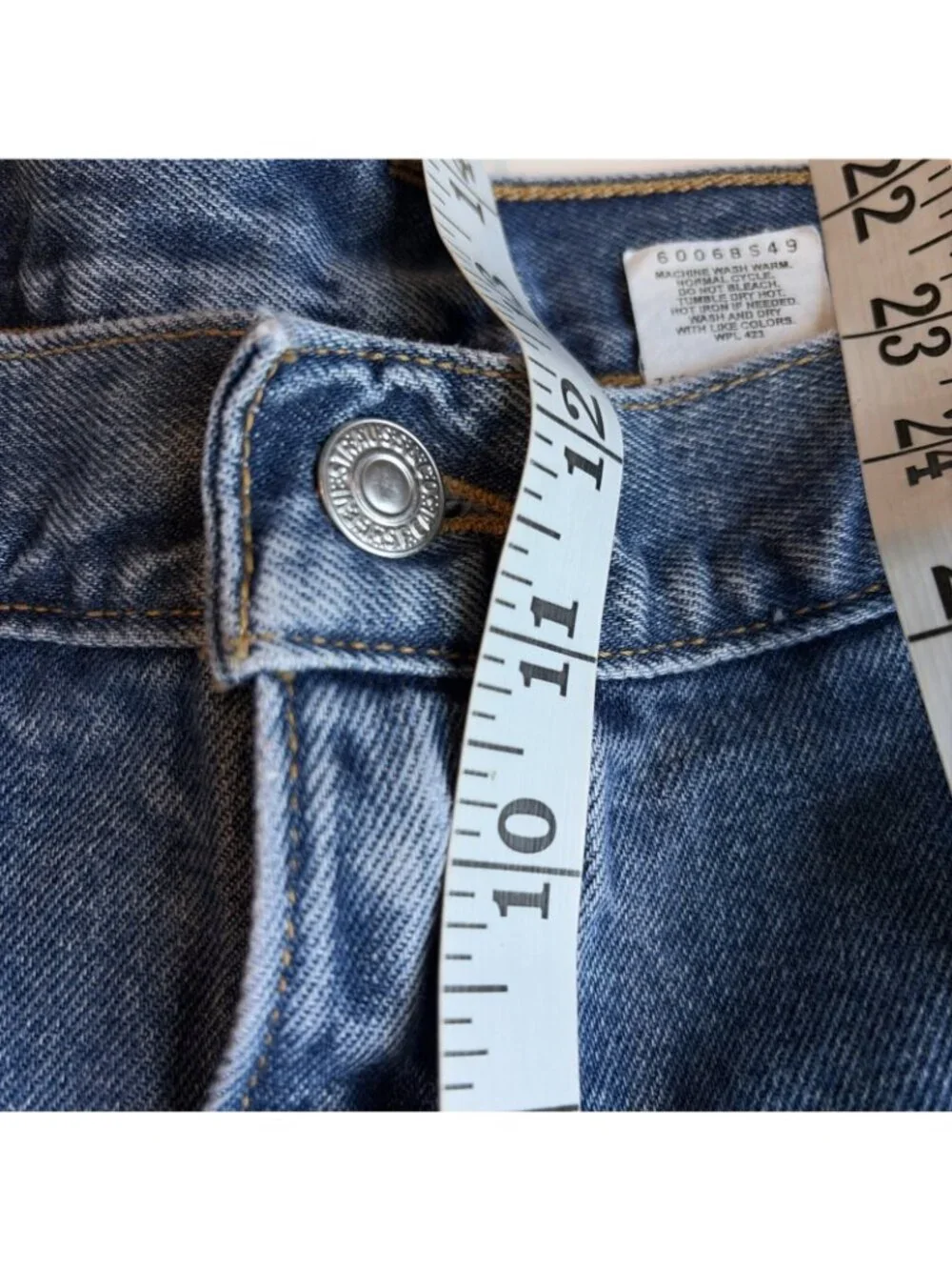 Vintage Levis 560 Loose Fit Jeans Men's Size 36x34 Medium Wash Tapered Leg 90s